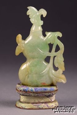 Chinese Jadeite Jade Snuff Bottle, Double Gourd w/ Vines & Leaves 