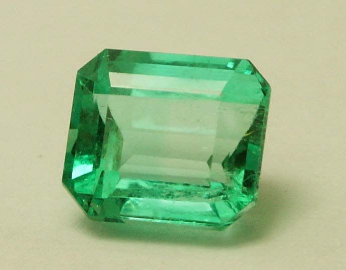 96 CTS BRIGHT NATURAL COLOMBIAN EMERALD CUT  