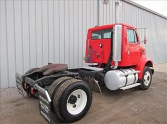   SEMI TRUCK 2001 INTERNATIONAL DAY CAB SINGLE AXLE SEMI TRUCK  