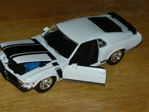 NEW 125 DIECAST 1970 WHITE FORD MUSTANG BOSS 302  