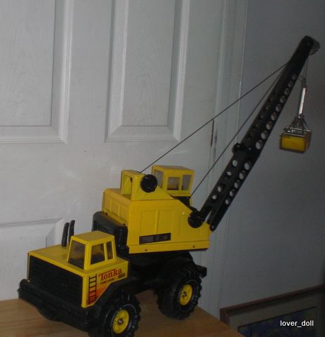   Tonka Truck  Crane with Bucket  All Original  Tires XMB 975  