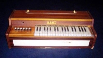 ANTIQUE KENT ORGAN W/SMALL WOOD BODY & 3 OCTAVE KEYBRD  