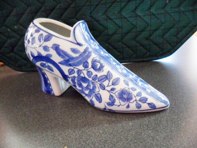 Ceramic collectible shoe by Three Hands Corp. Sylmar CA  