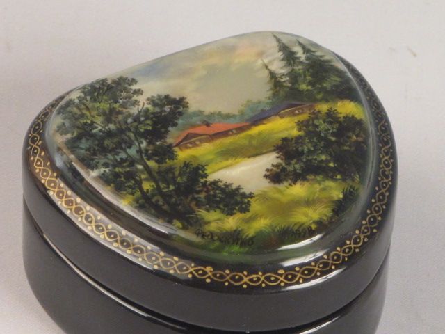 Russian Fedoskino Heart Shaped Home in Country Wood Lacquer Box 