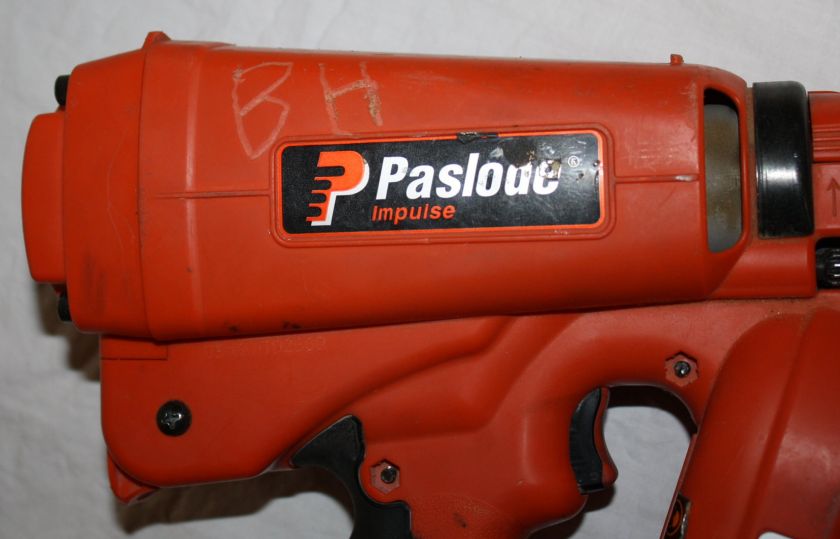 Paslode Impulse IM250A Cordless 16 Gauge Angled Finish Nailer, Charger 