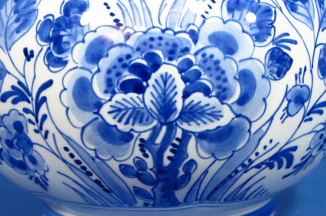 e717 UNDULATED FLORAL HANDPAINTED 6 DELFT VASE PORCELEYNE FLES 