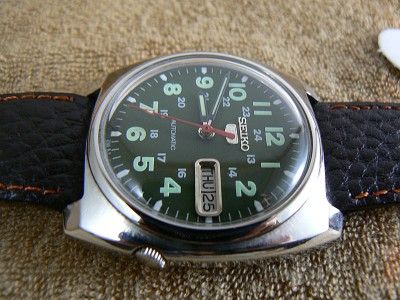   SEIKO 5 GREEN MILITARY STYLE 7019 7110 AUTO 17 JEWELS MEN WATCH  