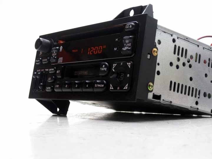 JEEP CARAVAN INTREPID FACTORY CD RADIO PLAYER NEON  