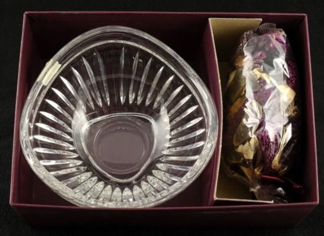 New Giftboxed Mikasa Cimarron Triangular Bowl w/Potpourri 6 (Germany)