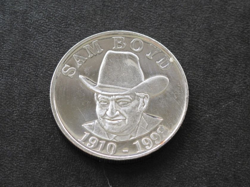 SAM BOYD SAMS TOWN SILVER ART ROUND A9327  