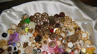 New Lot of Vintage Victorian Look Buttons  E840  