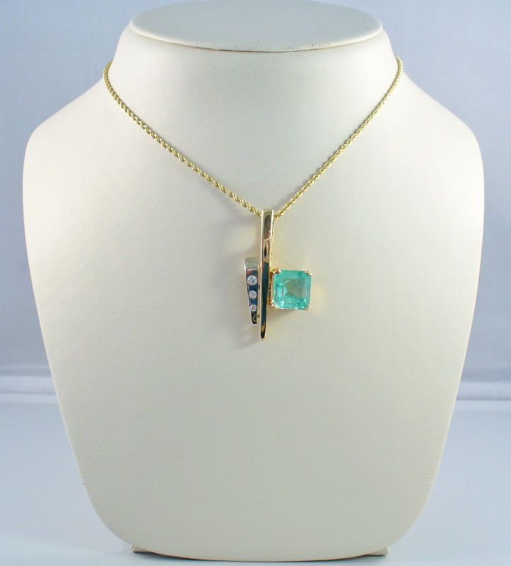 14 K TWO TONE GOLD NATURAL EMERALD/DIAMOND PENDANT  