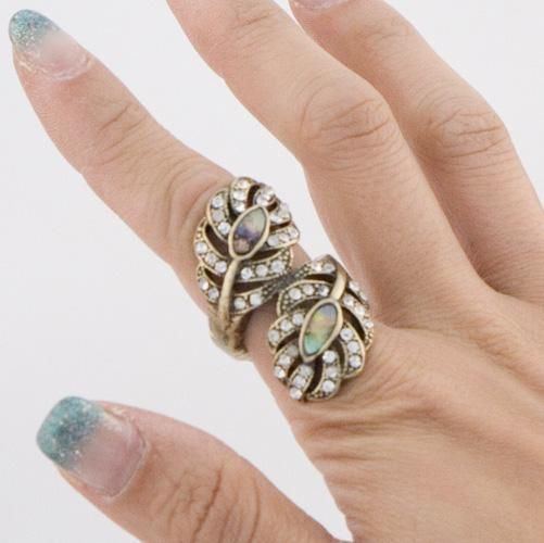 NEW URBAN PEOP STYLE GOLD RHINESTONE LEAF STRETCH RING  