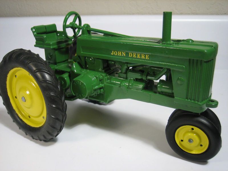 JOHN DEERE 60 ERTL TOY TRACTOR  