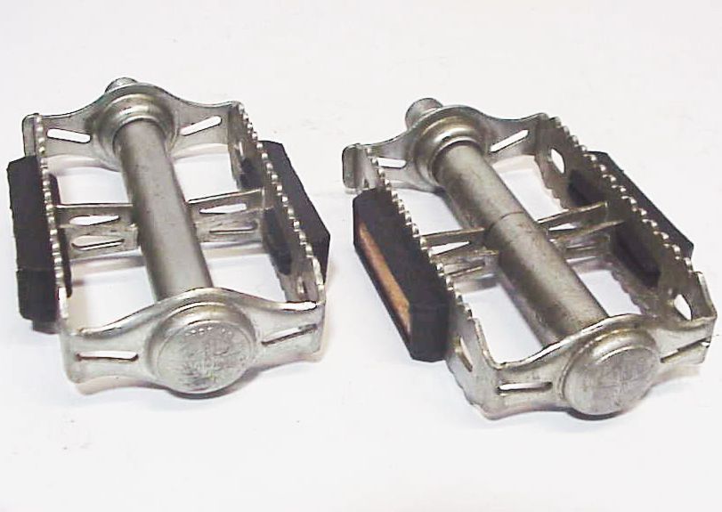 VINTAGE SCHWINN APPROVED U40 BICYCLE 9/16 RAT TRAP PEDALS  