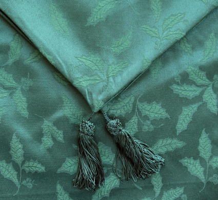 Lenox Holiday Holly Damask Green 90 Table Runner NEW  