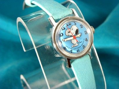 VINTAGE TIMEX LADIES POINTING SNOOPY MECHANICAL WATCH  