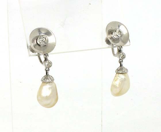 LOVELY VINTAGE 14K GOLD DIAMONDS PEARL DANGLE EARRINGS  